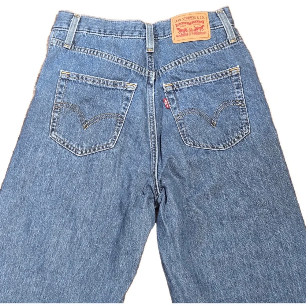 Levis High Waisted Straight Jeans Medium Wash Blue Denim W25 L29 A0092-0010